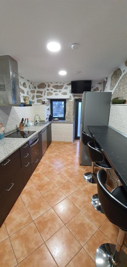 Quinta Da Tormenta -14 Pessoas- Cabeceiras De Basto 2 Casas E Piscina Privada Villa Bagian luar foto