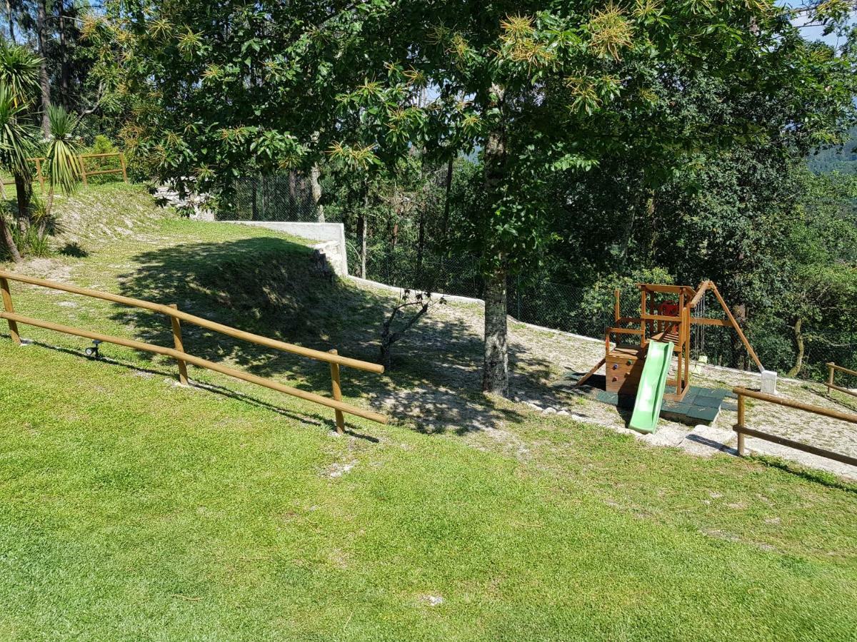 Quinta Da Tormenta -14 Pessoas- Cabeceiras De Basto 2 Casas E Piscina Privada Villa Bagian luar foto